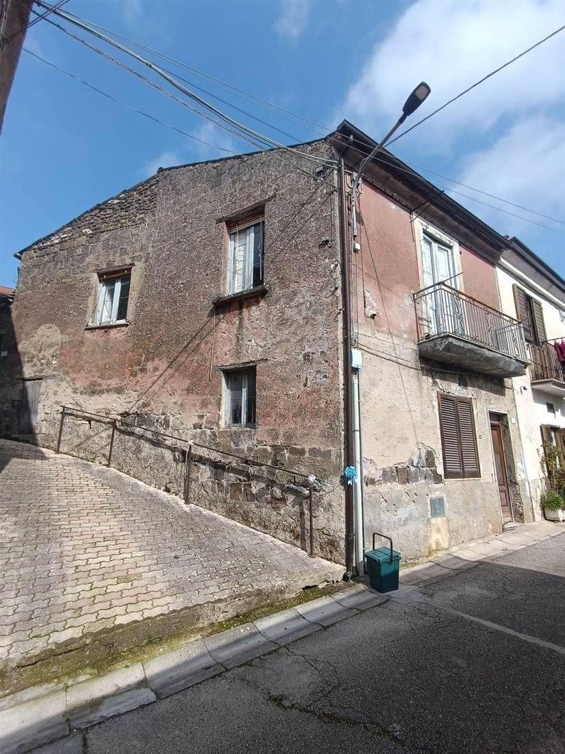 Palazzo in vendita a Alvignano, Via Emanuele Filiberto duca d'Aosta 